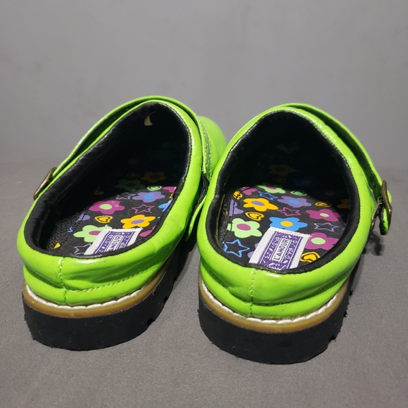 L'Amour lime green clogs with buckle accent kids size 3 - Picture 2 of 11